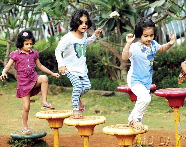 These little girls in Parel were seen having fun as they played this game. Pics/Satyajit Desai