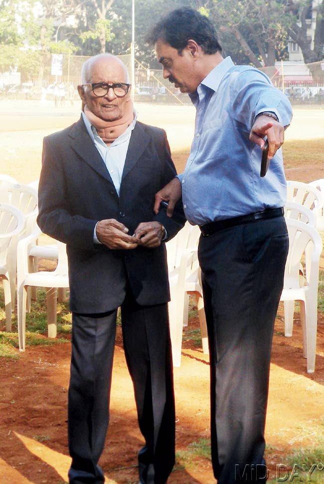 Madhav Mantri with Dilip Vengsarkar