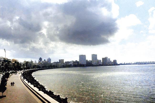 Marine Drive is a draw for sightseers. Pic/Bipin Kokate