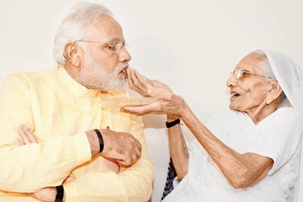 'Aavjo' says Modi, as he bids adieu to Gujarat
