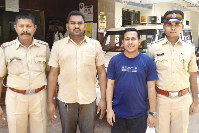 Taxi driver Nafiq Ansari (second from left) with API Sharad Pitale (left), Shahjahan Ali and PSI Sachin Patil (right) outside Nirmal Nagar police station; (below) Ansari’s taxi