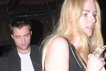 Robert Pattinson dating a grungy girlfriend