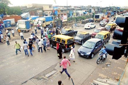 MHADA to construct skywalk at Dharavi to ease traffic woes