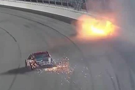 Shocking! Two cars collide in Nascar racing