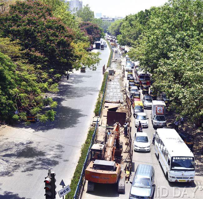 The stretch going towards the Gandhi Nagar junction is a major bottleneck, and causes long lines of vehicles every day