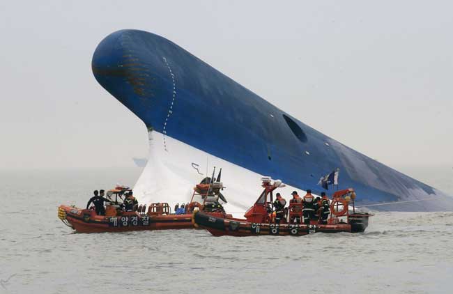 Toll rises to 213 in South Korean ferry mishap