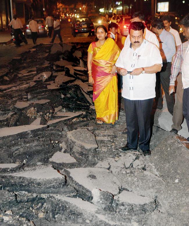 Mayor Sunil Prabhu checks bad roads at Bhulabhai Desai Road. Pic/Bipin Kokate