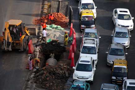 Cave-in on Peddar Road leads to huge traffic jam