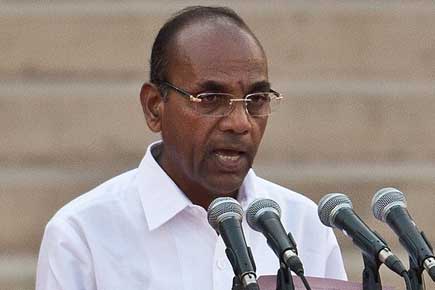 Sena-BJP sort out differences, Anant Geete takes charge as Heavy Industries Minister 