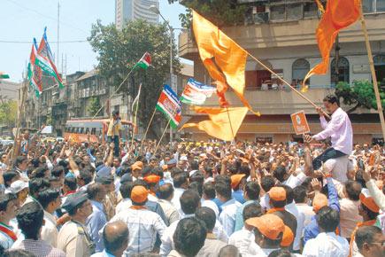 Mumbai shame: Sena, MNS greet each other with stones, bottles 