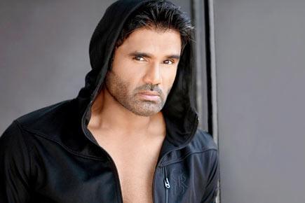 Suniel Shetty is caught in the crossfire