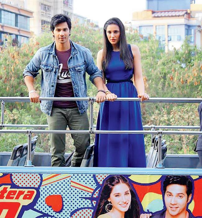 Varun Dhawan and Nargis Fakhri travelled on a bus as a part of promotions for their latest film