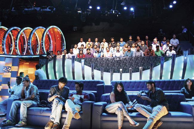 Contestants and the audience on the sets of the TV show, 