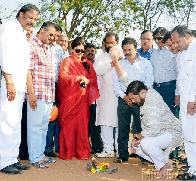 Seeking blessings: BJP MLA Girish Bapat along with other BJP members performing the puja at the SP College grounds. Pic/Mohan Patil