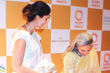 Jaya Bachchan's sari troubles