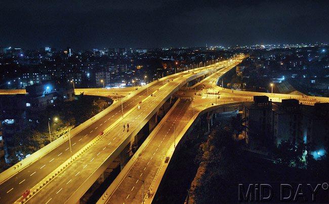 It is hoped that the R428 crore Santacruz-Chembur Link Road (SCLR) will ease commuting woes between the eastern and western suburbs. Pics/Sayed Sameer Abedi