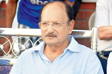 Ajit Wadekar remembers his birthday in Barbados and cake on the field