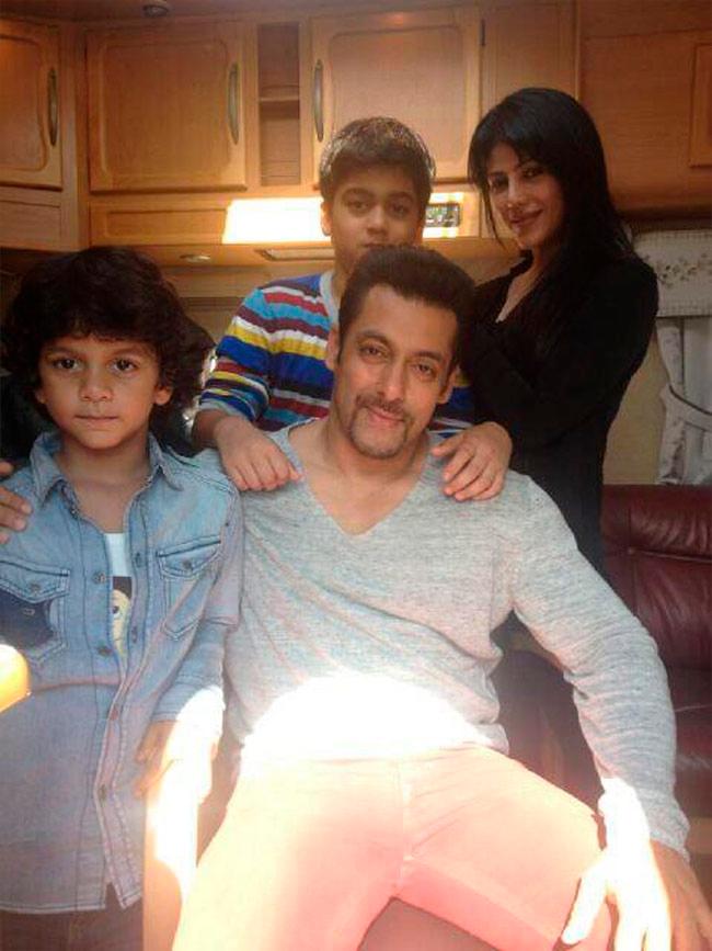 Salman Khan with Wardha Nadiadwala and her sons. Pic/Wardha Nadiadwala