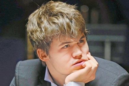 Magnus Carlsen loses first match as World champ