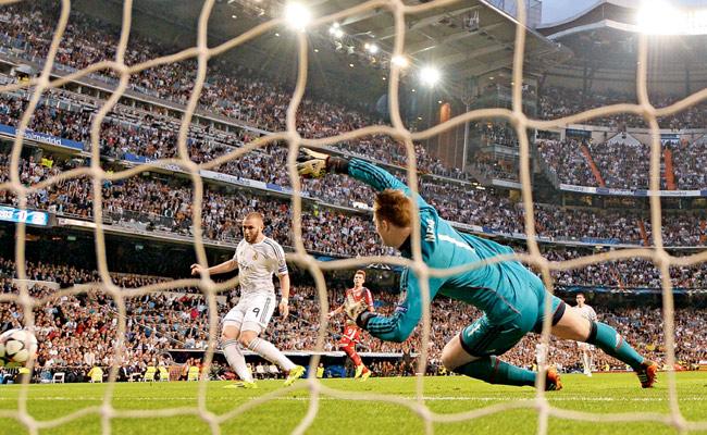 Karim Benzema scores Real Madrid
