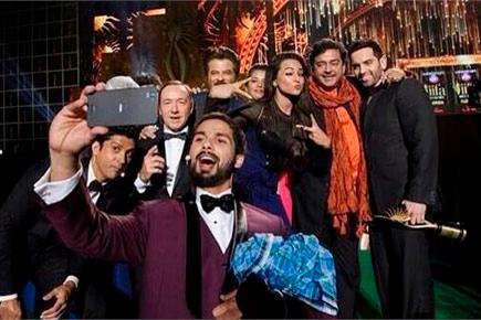 Have you seen this Bollywood's IIFA-selfie?