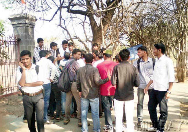 Students gather around Shivaji Garden, where the ABVP activists allegedly approached them. Students said the activists came early morning or late at night. Pic/Mohan Patil
