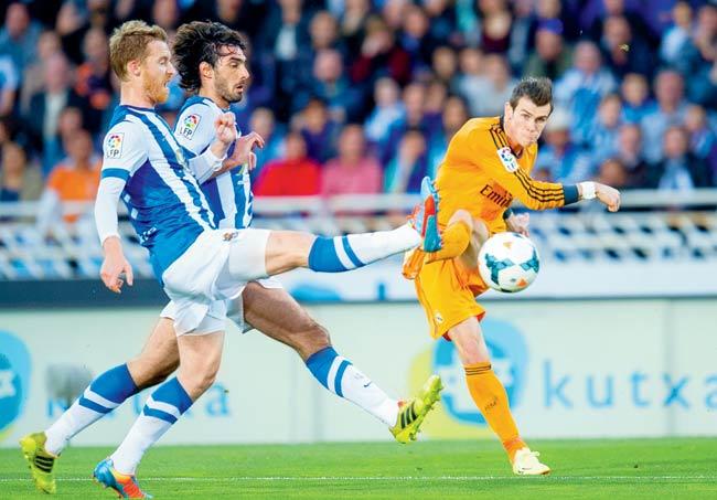Gareth Bale shoots at the Real Sociedad goal