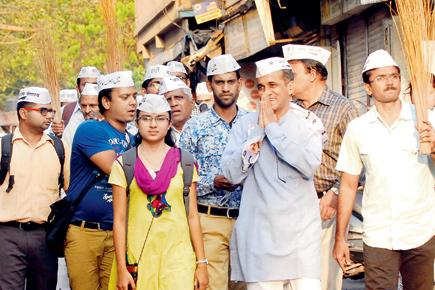 Young AAP workers take leaves from work, campaign for party