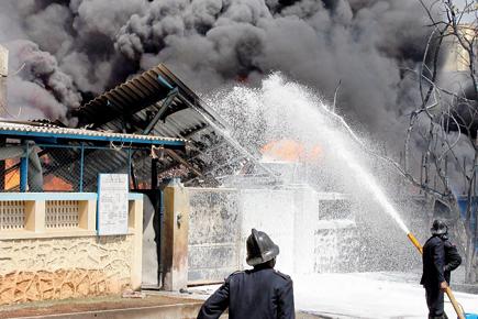 Vashi general store gutted by fire; five rescued