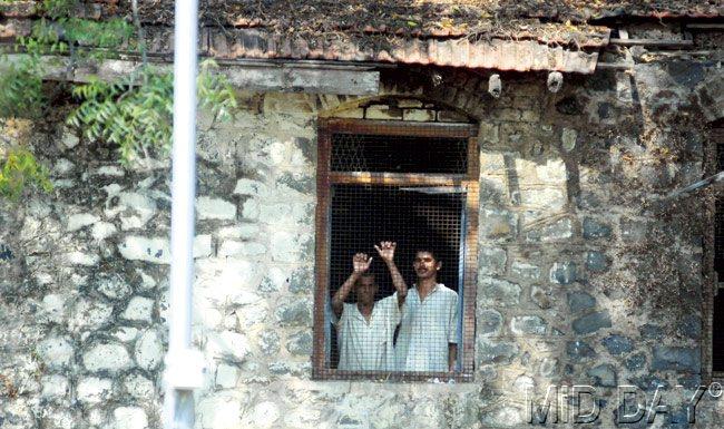 The beggars’ home (above) at Ambernath has no vocational training facilities, and inmates get no visitors. Nearly 9 of the 77 inmates are undergoing treatment for mental illnesses. Yet, they are still made to do physical labour. Pics /Sameer Markande