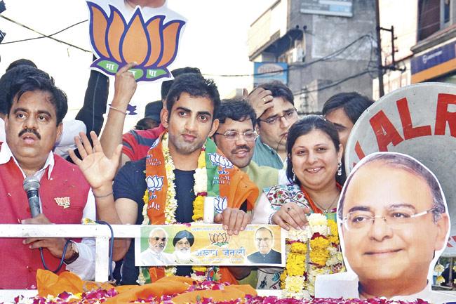 Indian cricketer Gautam Gambhir (C) along with Sonali Jaitley (R), the daughter of Bharatiya Janata Party (BJP) senior leader and candidate from Amritsar, Arun Jaitley, campaign in the constituency