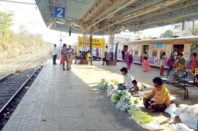 Vegetables for sale at Asangaon station. Pic/Shrikant Khuperkar