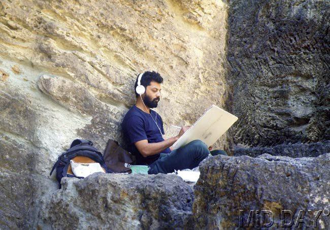 Finding a perch inside the Jogeshwari Caves to start sketching