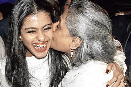 Kajol gets a kiss from Jaya Bachchan