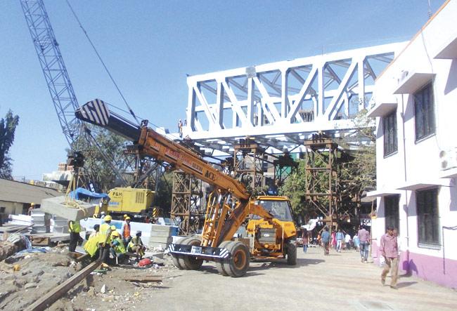 One of the main reasons cited for the Metro project delay was the construction of a bridge that passes over the railway tracks at Andheri. File pic