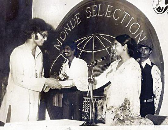 Nandu Bhende at an awards function