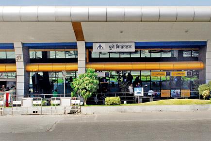 Travel agent arrested for giving fliers forged tickets