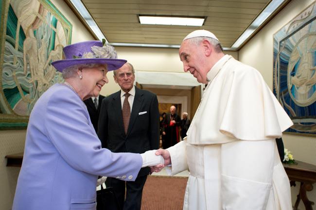 Pope Francis meets Queen Elizabeth