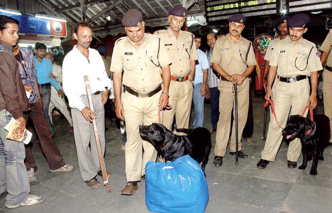 The RPF is in charge of protecting railway property, passengers and railway property used by passengers. The GRP is also responsible for passenger safety, and has the special task of guarding women’s coaches at night. File pic
