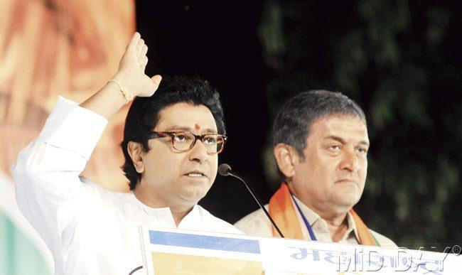 MNS chief Raj Thackeray at a rally held in Jogeshwari in support of Mahesh Manjrekar, his party’s candidate for Mumbai North West constituency. Pic/Nimesh Dave