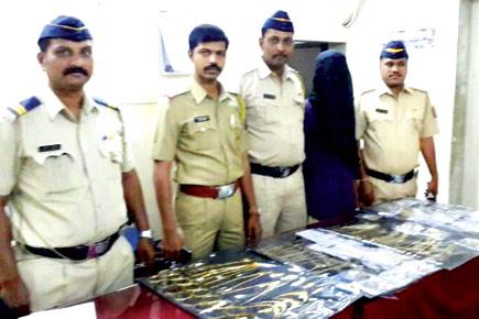 Store worker, cousin, arrested for robbing jewellery store