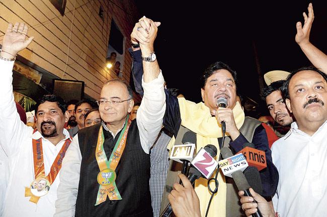 Bollywood actor and Bharatiya Janata Party (BJP) candidate for Patna parliamentary seat Shatrughan Sinha (second R) and BJP candidate for Amritsar