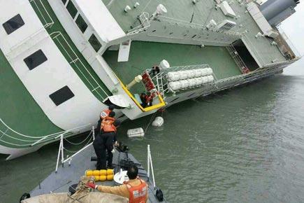 Two dead as South Korea ferry with around 450 passengers sinks