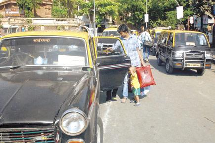 ATTENTION MUMBAIKARS! 901 taxis to drive off on election duty in May