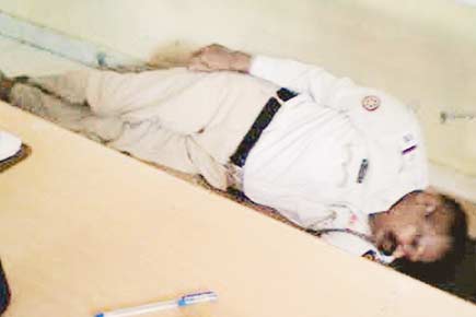 Pune: Drunk cop takes a nap in police control room