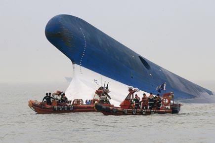 Fears grow for hundreds missing in South Korea ferry capsize 