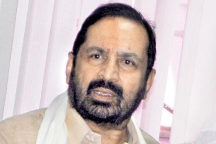 Rahul Gandhi to steer clear of stained Kalmadi at rally today