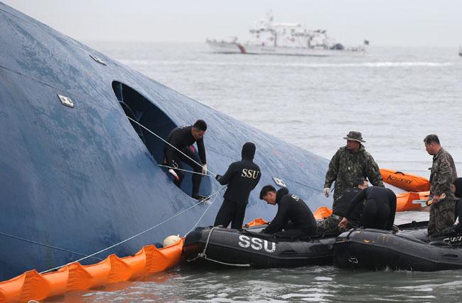 Rescuers look for survivors on board capsized ferry in South Korea
