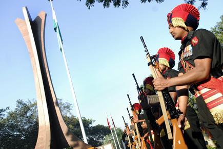Army honours soldiers killed in Kashmir gunfight
