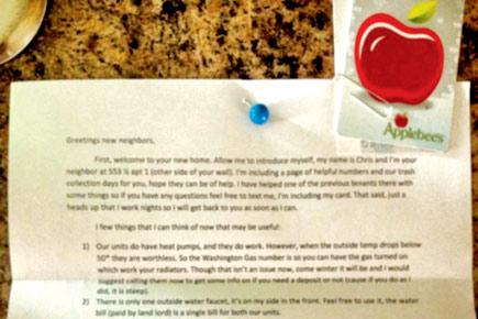 'Happy housewarming!' Touching note welcomes new neighbour